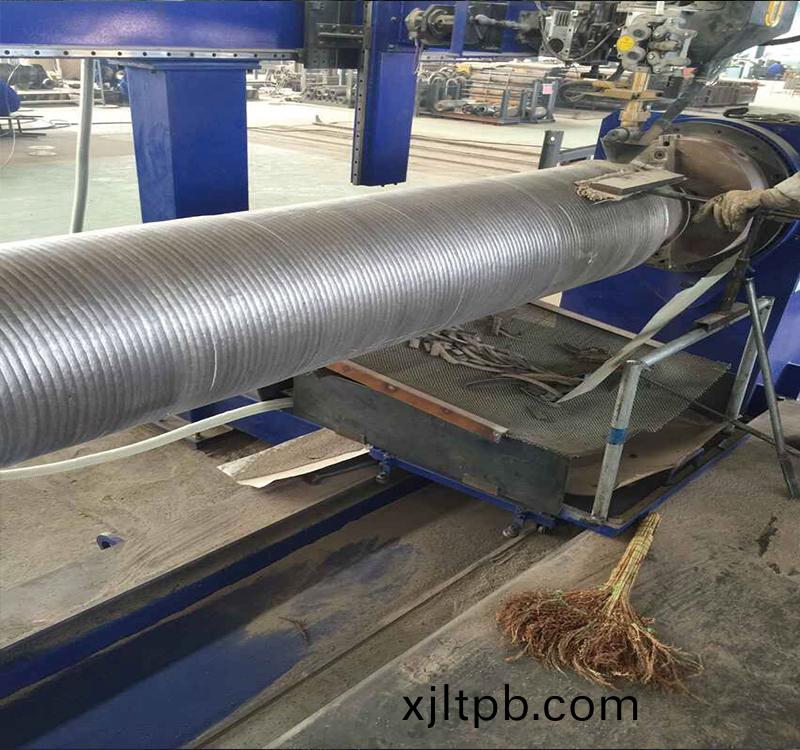 軋(ya)輥(gun)堆(dui)銲(han)設備(圖2)